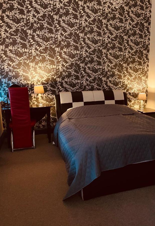 Bear Inn Bradford-On-Avon Екстер'єр фото